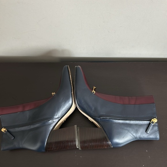 Tory Burch Equestrian Link Horse bit Navy Burgundy Leather Ankle Booties Sz 7 - Picture 11 of 16